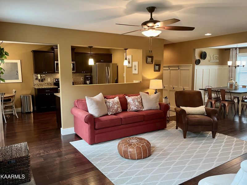 1312 Fox Ridge Dr, Powell, TN 37849