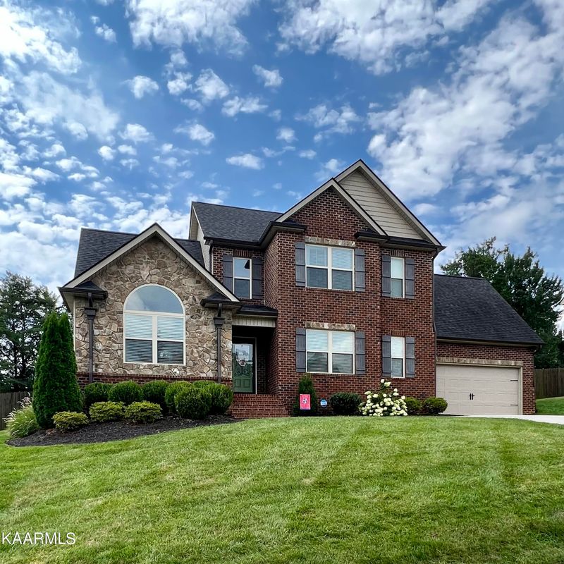 1312 Fox Ridge Dr, Powell, TN 37849