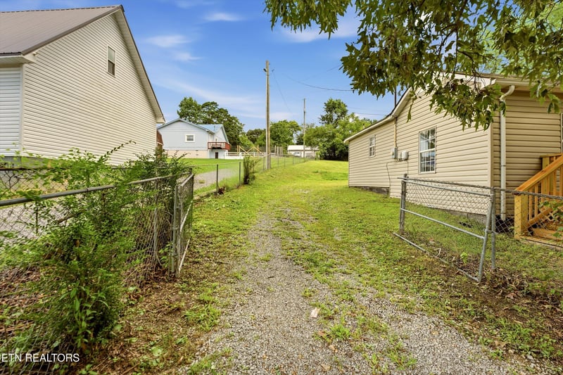 1312 Hammerhill Rd, Athens, TN 37303