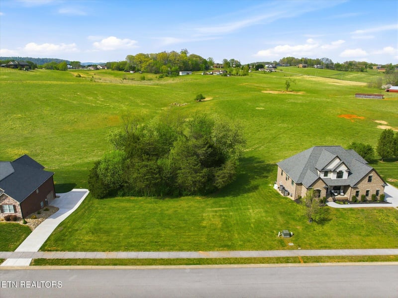 1312 Rippling Waters Cir, Sevierville, TN 37876