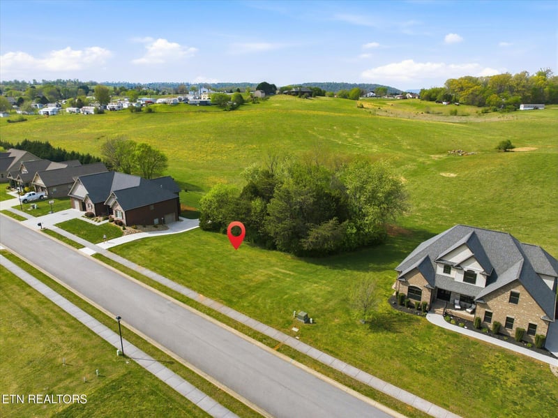1312 Rippling Waters Cir, Sevierville, TN 37876