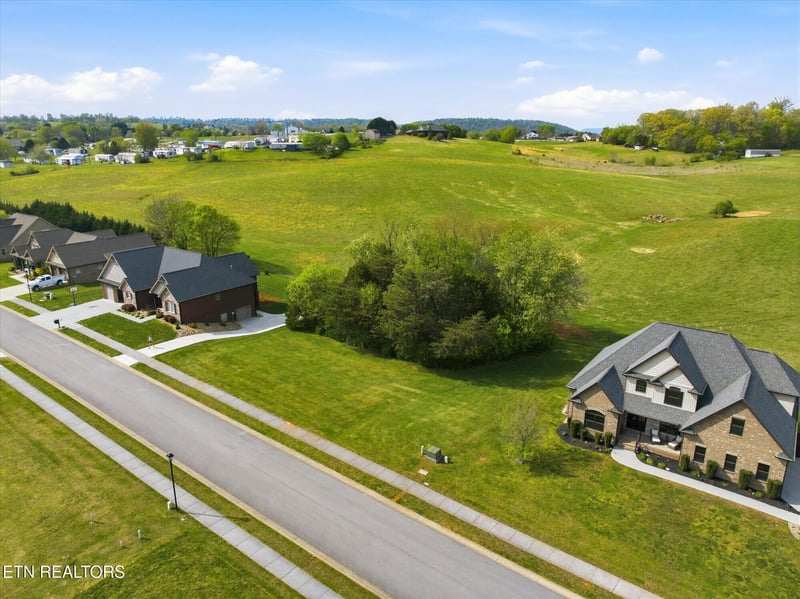 1312 Rippling Waters Cir, Sevierville, TN 37876