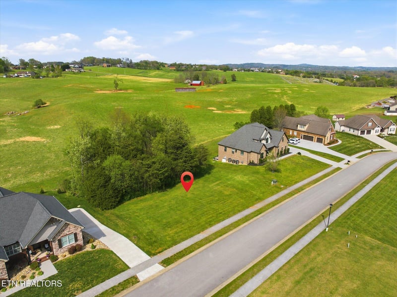 1312 Rippling Waters Cir, Sevierville, TN 37876