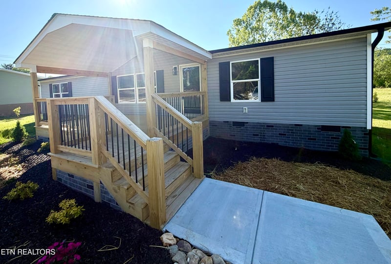 1312 W Beaver Creek Dr, Powell, TN 37849