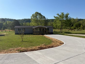 1312 W Beaver Creek Dr, Powell, TN 37849