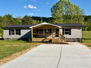 1312 W Beaver Creek Dr, Powell, TN 37849