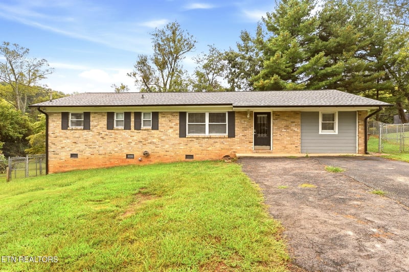 1313 Burton Rd, Knoxville, TN 37919