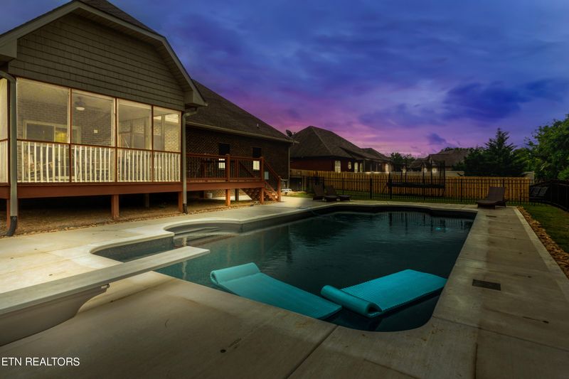 1313 Edenbridge Dr, Alcoa, TN 37701