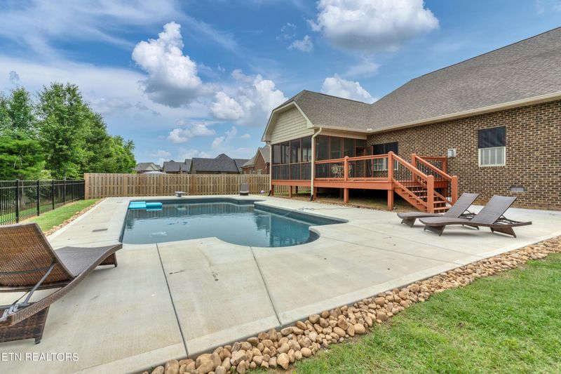 1313 Edenbridge Dr, Alcoa, TN 37701