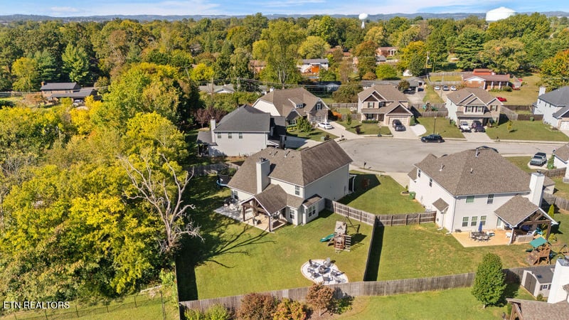 1313 Mary Katherine Dr, Maryville, TN 37804