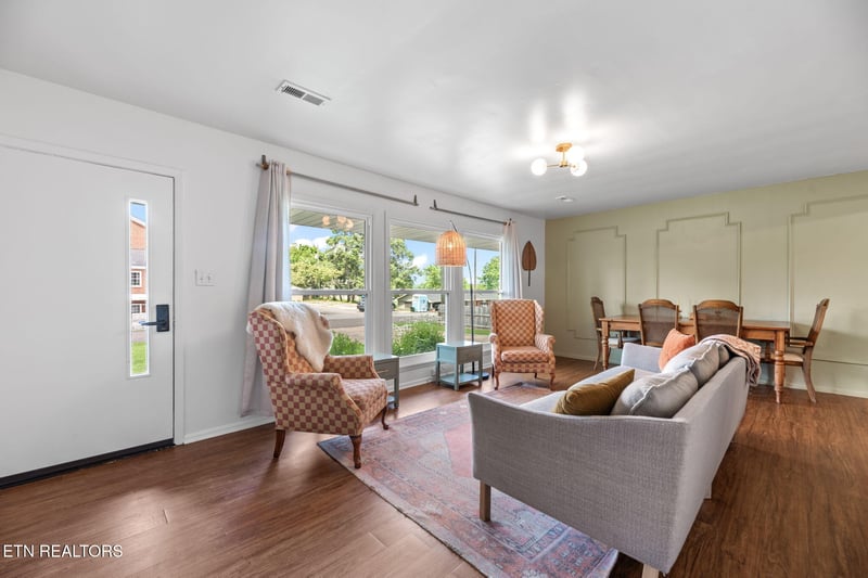 1314 E Walnut Grove Dr, Knoxville, TN 37918