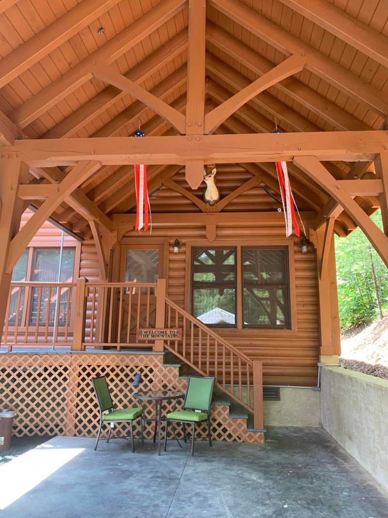 1315 Rocky Top Way, Townsend, TN 37882