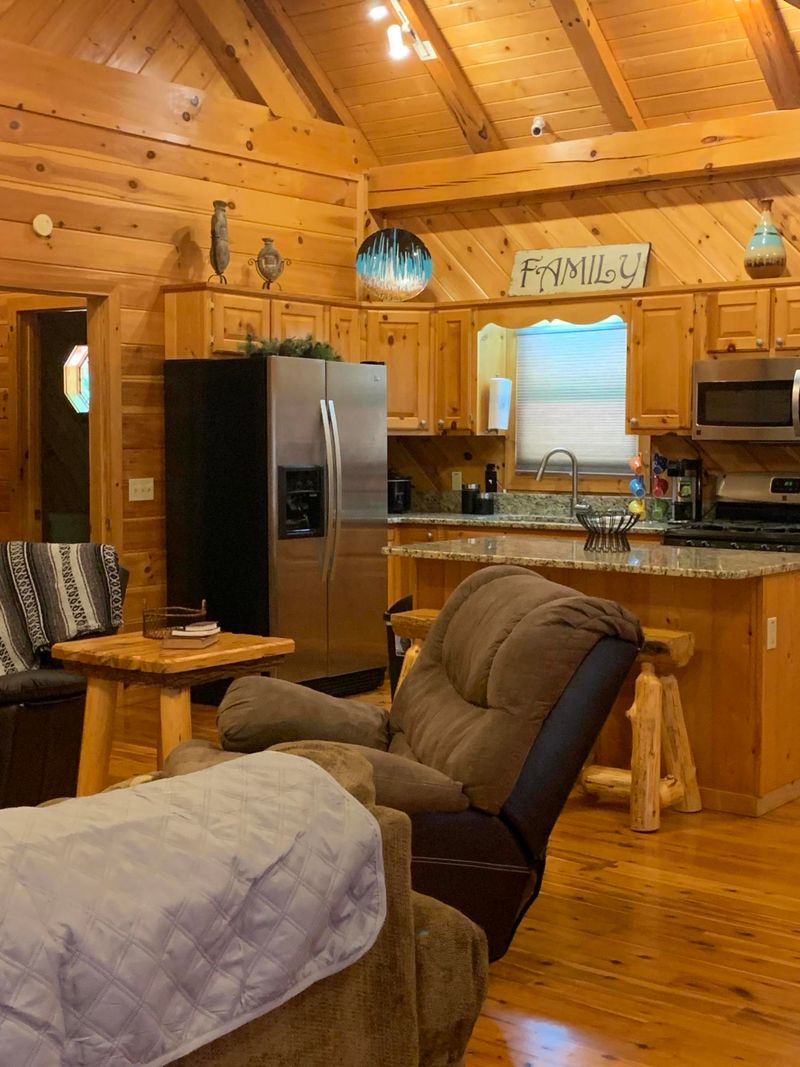 1315 Rocky Top Way, Townsend, TN 37882