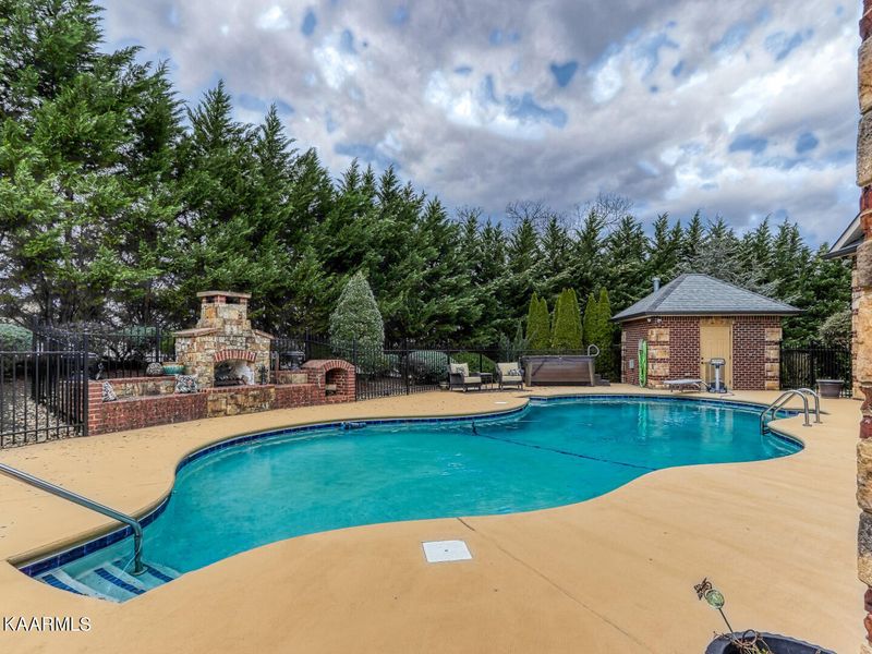 1316 Conner View Ct, Sevierville, TN 37862