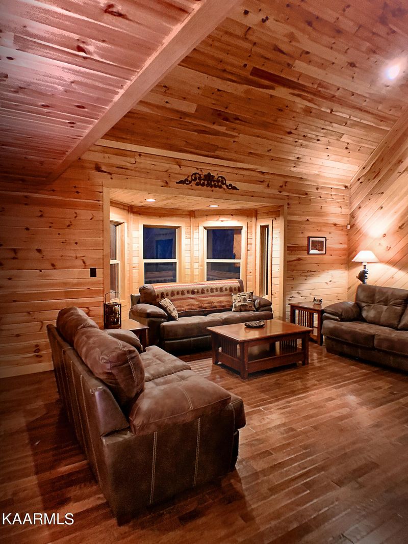 1316 Harmony Ln, Sevierville, TN 37876