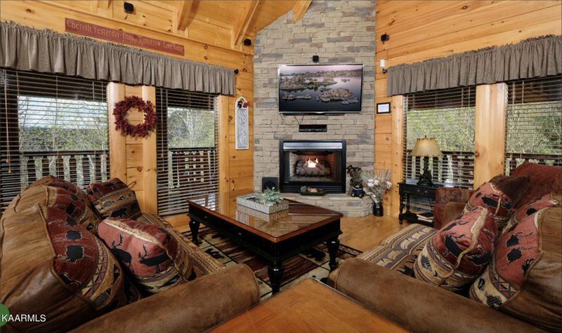 1316 Timberwolf Way, Sevierville, TN 37876