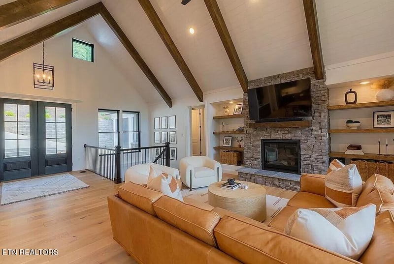 1317 Cove Pointe Rd, Lafollette, TN 37766