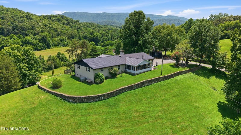 1317 Dupont Rd, Seymour, TN 37865