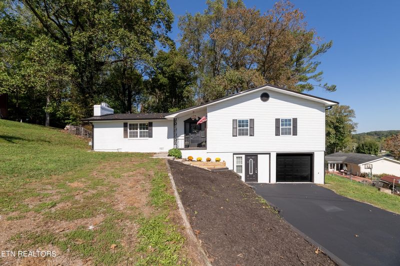 1317 E 3rd Ave, Lenoir City, TN 37772