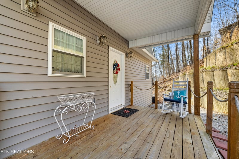 1317 Lakeview Dr, Sharps Chapel, TN 37866