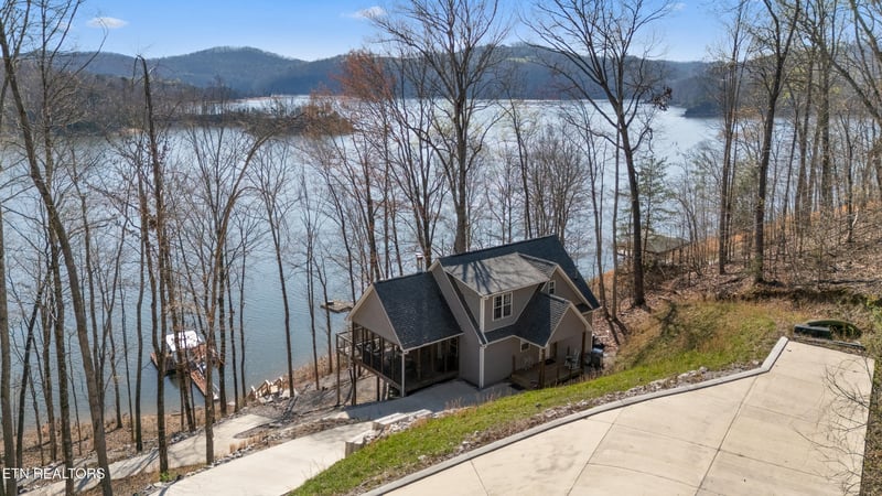 1317 Lakeview Dr, Sharps Chapel, TN 37866