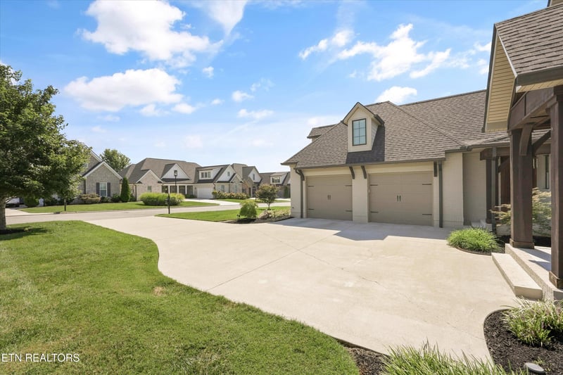 1317 Turning Leaf Ln, Knoxville, TN 37922