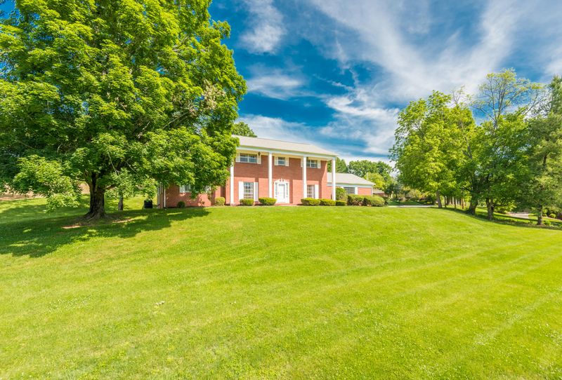 1318 Bales Dr, Morristown, TN 37814