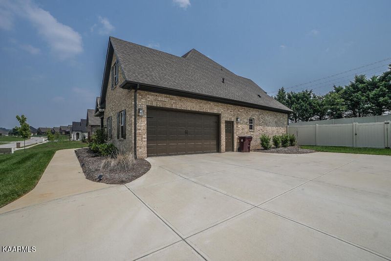 1318 Edenbridge Dr, Alcoa, TN 37701