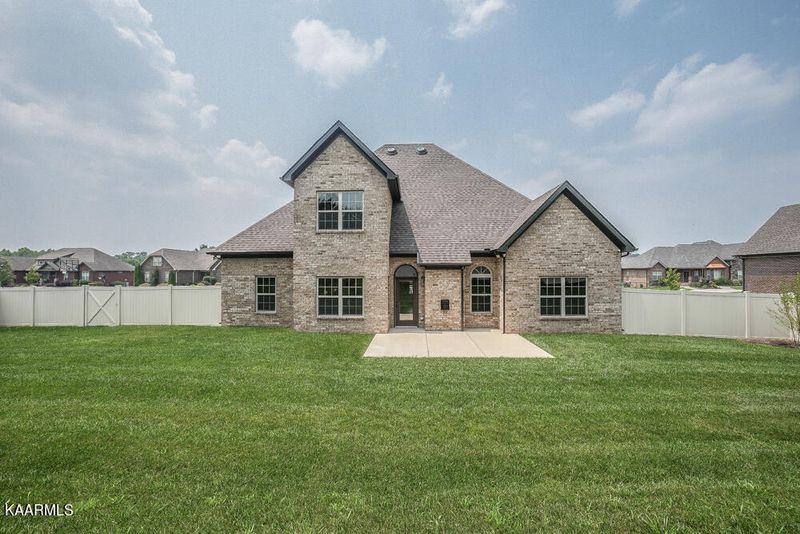 1318 Edenbridge Dr, Alcoa, TN 37701