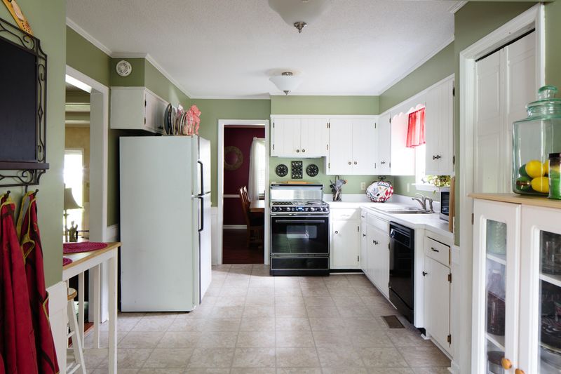 1318 Ridgeway Cir, Athens, TN 37303