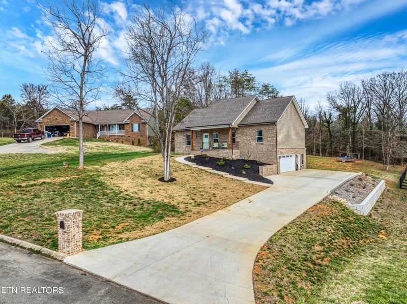 1318 Tomahawk Dr, Maryville, TN 37803