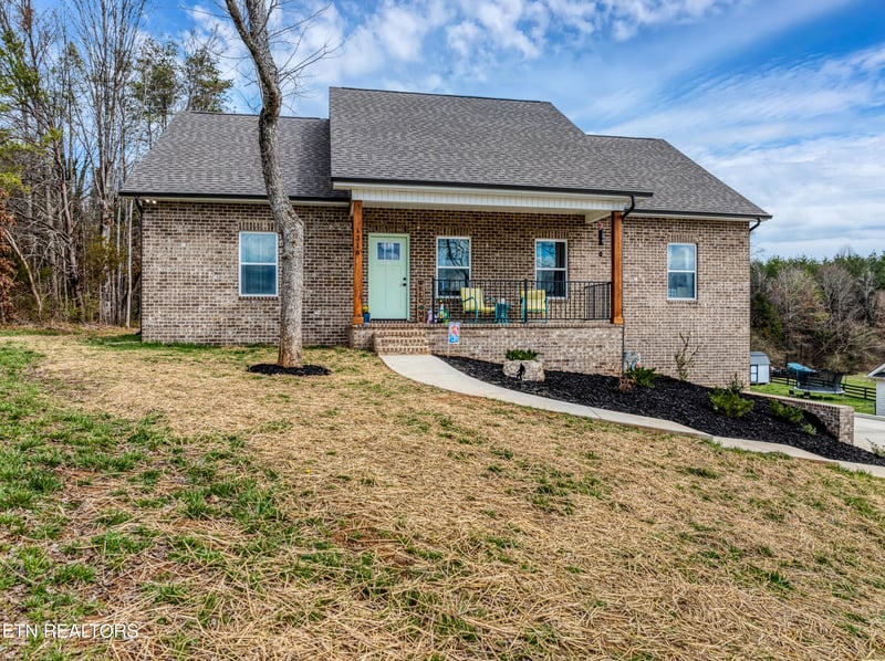 1318 Tomahawk Dr, Maryville, TN 37803