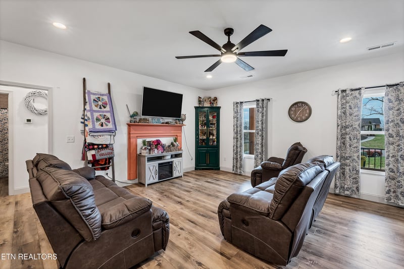 1318 Tomahawk Dr, Maryville, TN 37803