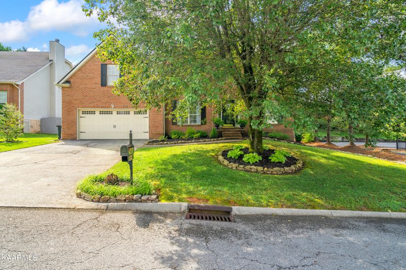1318 Wineberry Rd, Powell, TN 37849
