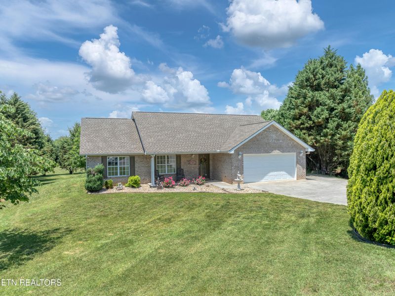 1319 Chesty Puller Cir, Maryville, TN 37803
