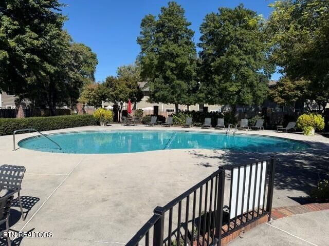 1319 Covington Dr, Knoxville, TN 37919