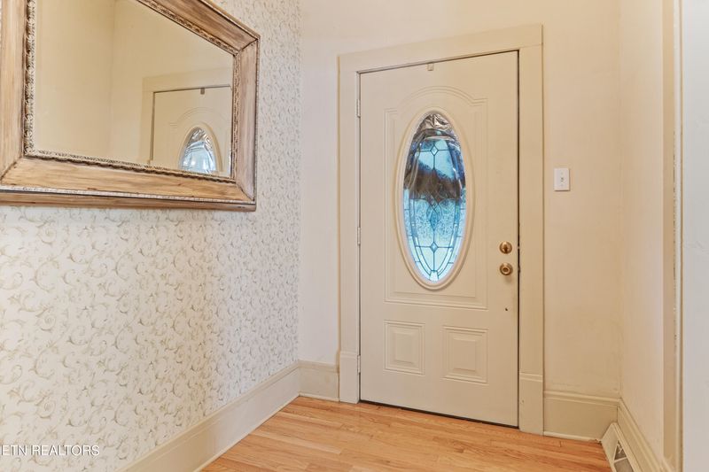 1319 E Harper Ave, Maryville, TN 37804