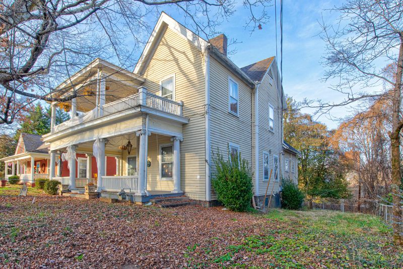 1319 Grainger Ave, Knoxville, TN 37917