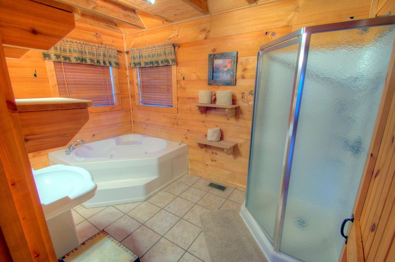 1319 Indian Ct, Sevierville, TN 37876