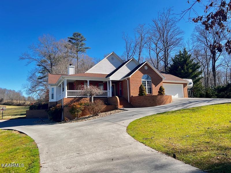 1319 Makenna Ln, Kodak, TN 37764