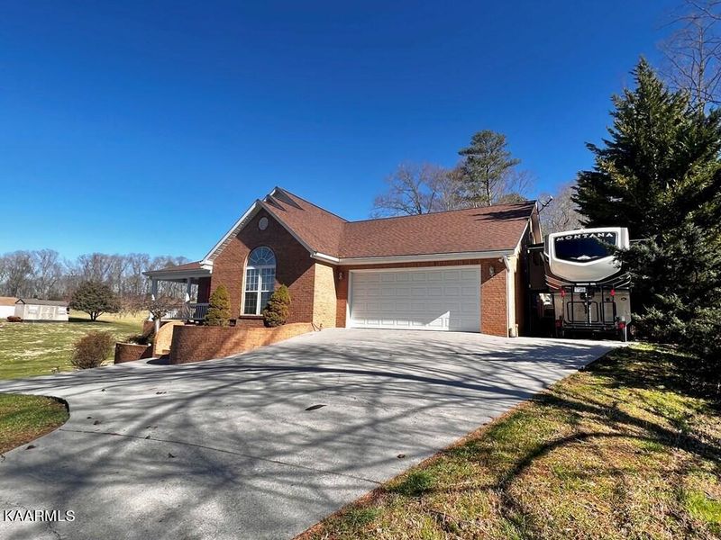 1319 Makenna Ln, Kodak, TN 37764