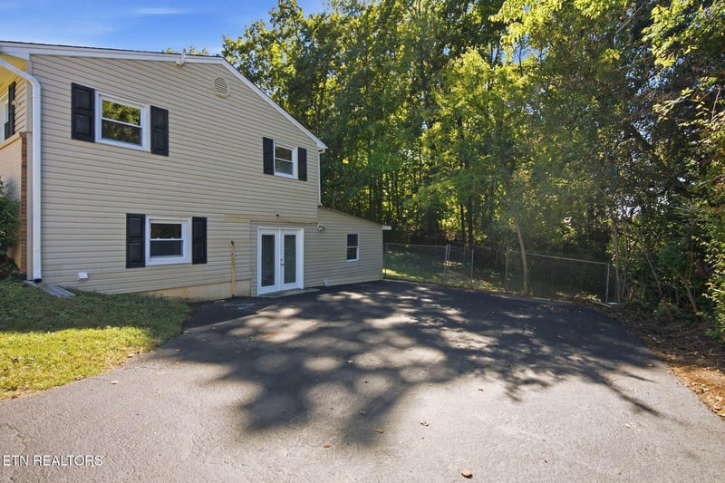 1319 Pandora Rd, Knoxville, TN 37919