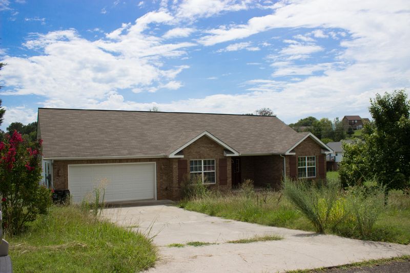 1319 Prairie Pl, Greenback, TN 37742