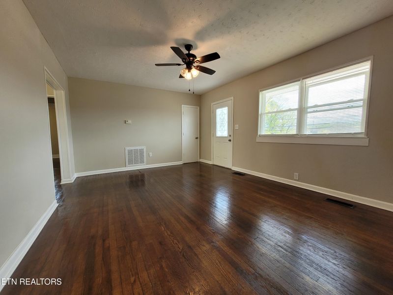 1319 Spring Hill Rd, Knoxville, TN 37914