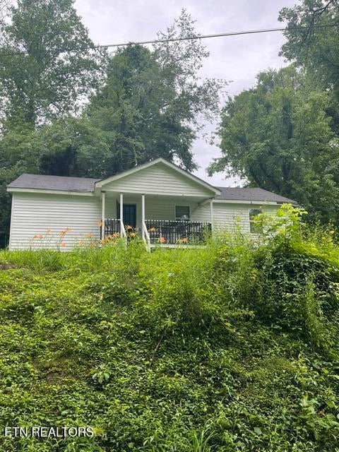 132 Cherry Dr, Harriman, TN 37748