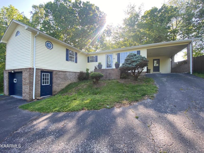 132 Dustin Ln, Oneida, TN 37841