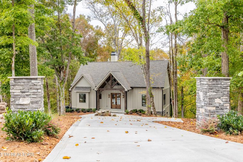 132 Fairway Cir, Townsend, TN 37882