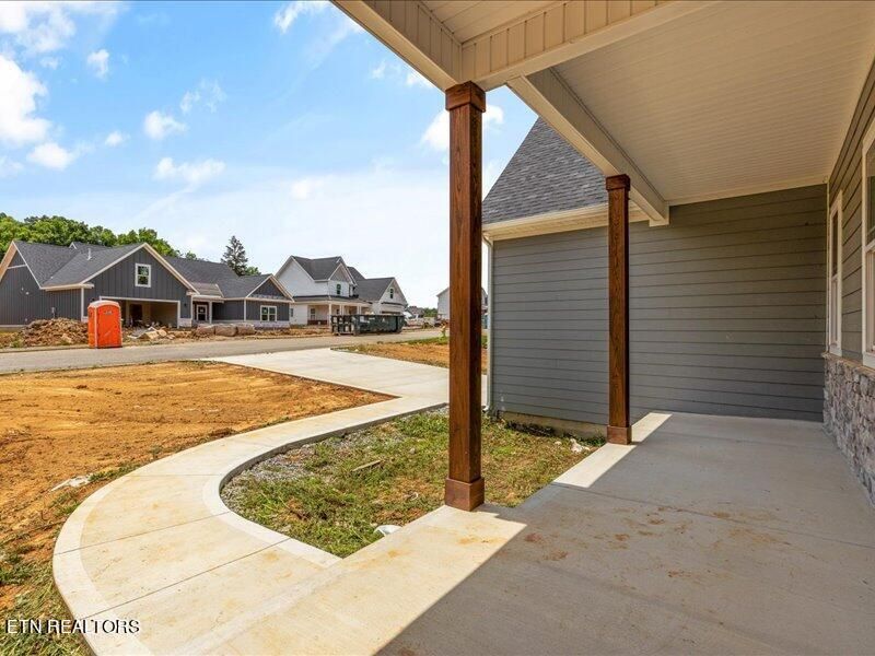 132 Forest Creek Pkwy, Oak Ridge, TN 37830