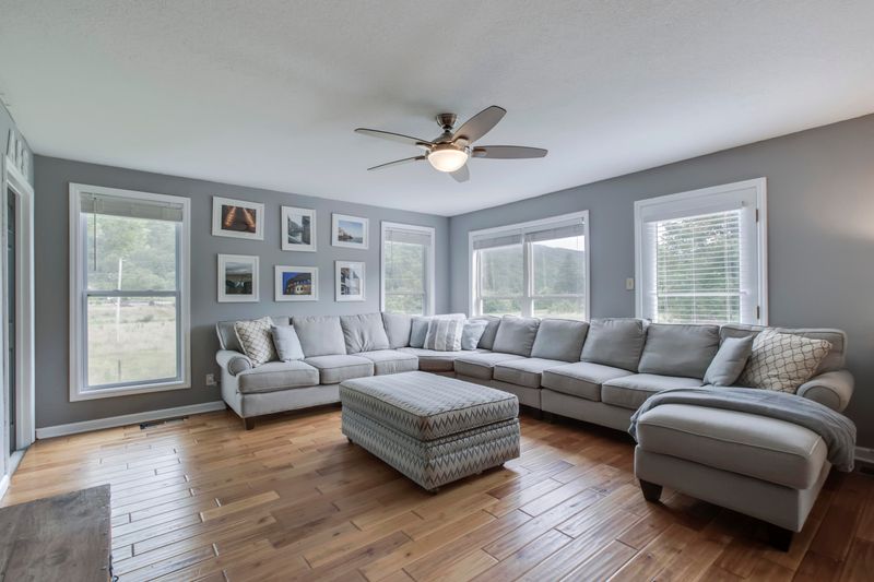 132 Fox Ln, Clinton, TN 37716