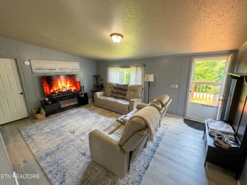 132 Fred King Ln, Sevierville, TN 37876